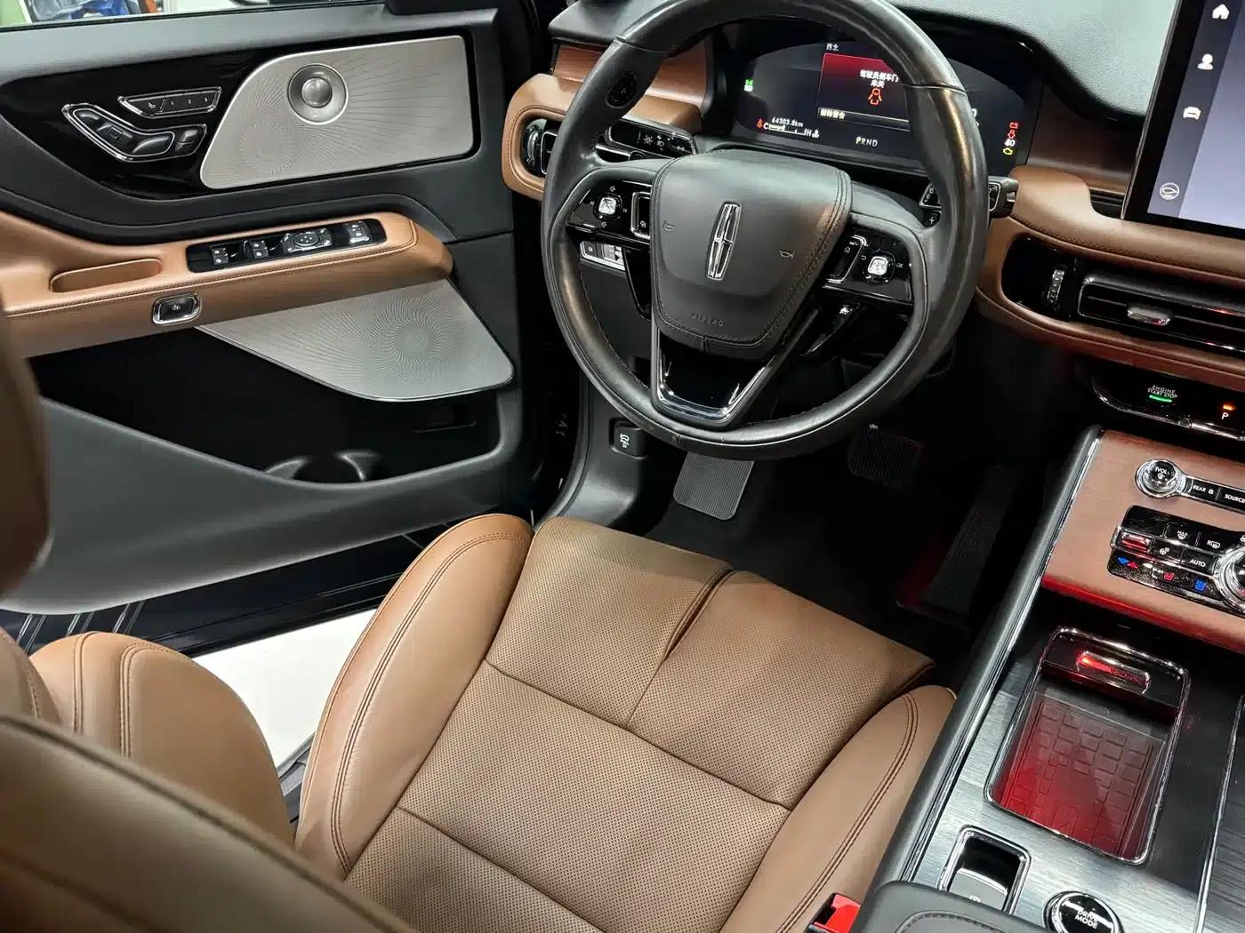 2021 Aviator 3.0T V6 AWD Executive Edition — миниатюра 16
