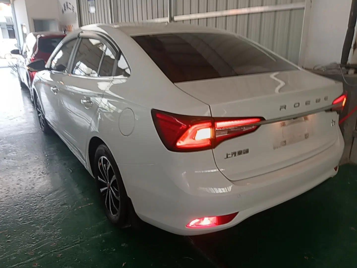 Roewe i5 2020 1.5L Automatic 4G Connect Luxury Flagship Edition — миниатюра 4