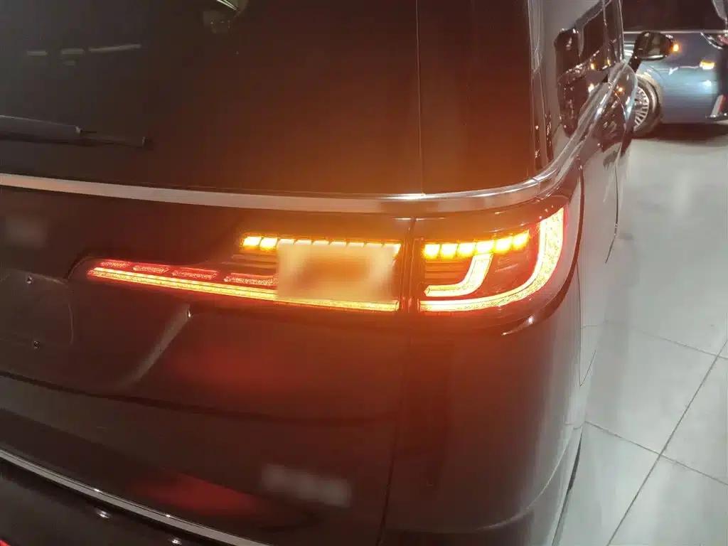 Voyah Dreamer 2025 PHEV AWD Flagship Kunpeng Edition — миниатюра 24