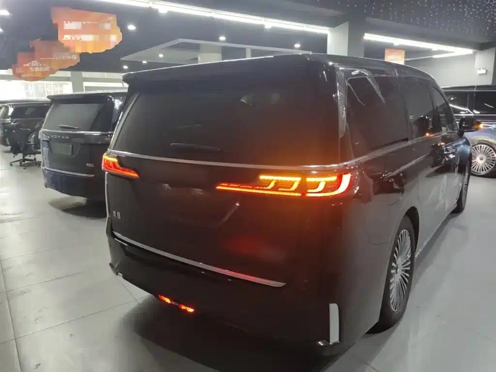 Voyah Dreamer 2025 PHEV AWD Flagship Kunpeng Edition — миниатюра 4
