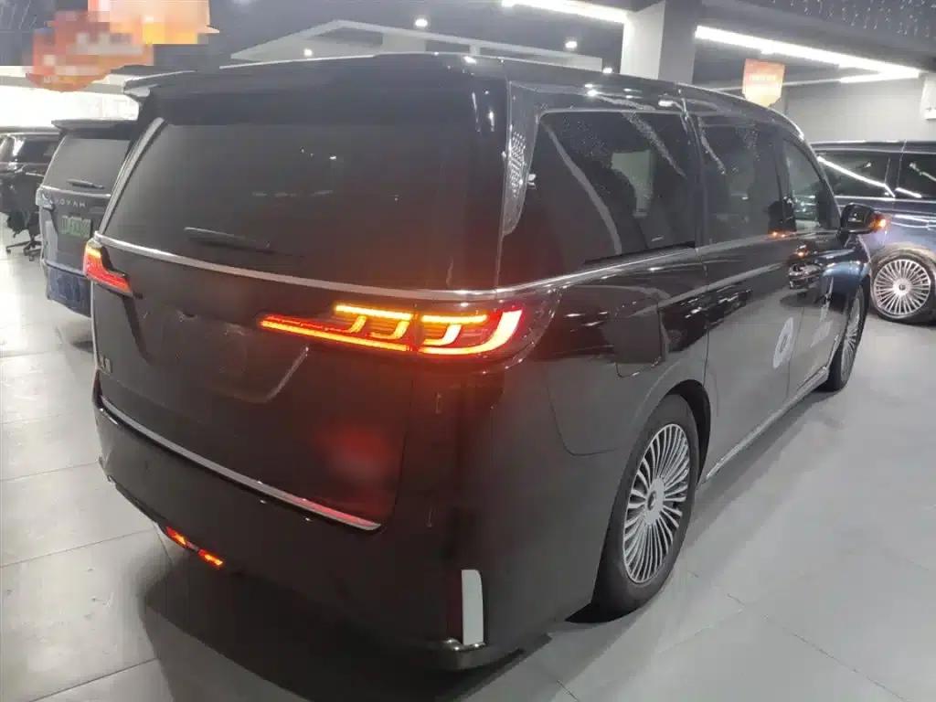 Voyah Dreamer 2025 PHEV AWD Flagship Kunpeng Edition — миниатюра 5