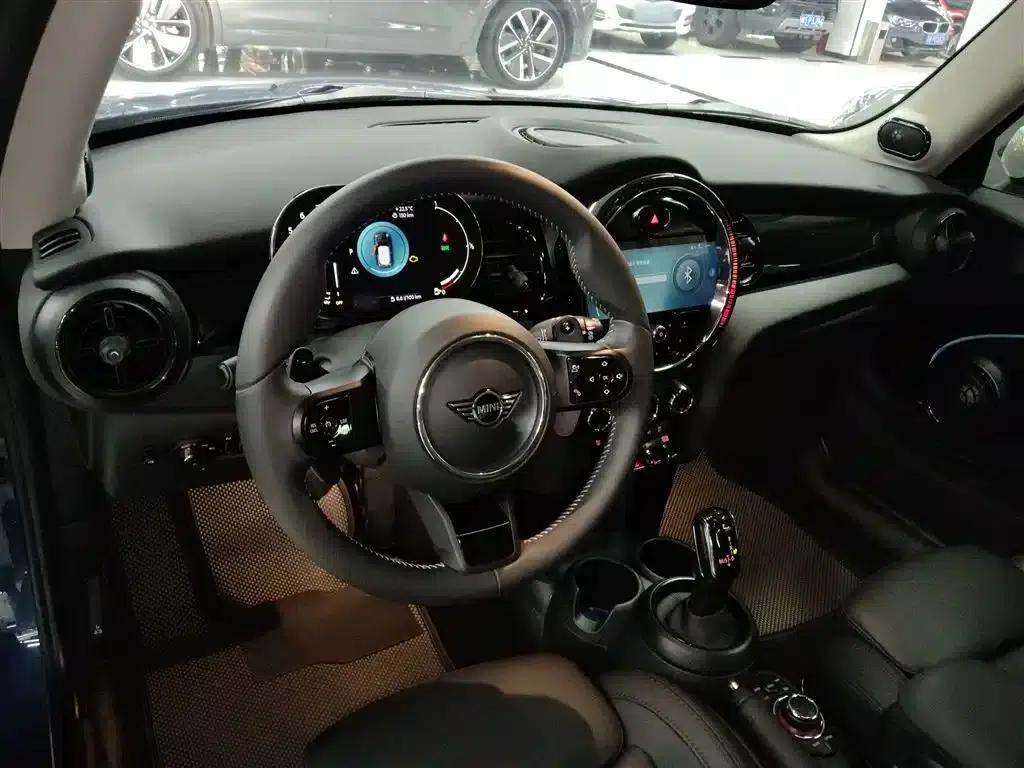 MINI 2022 2.0T COOPER S Artist — миниатюра 6