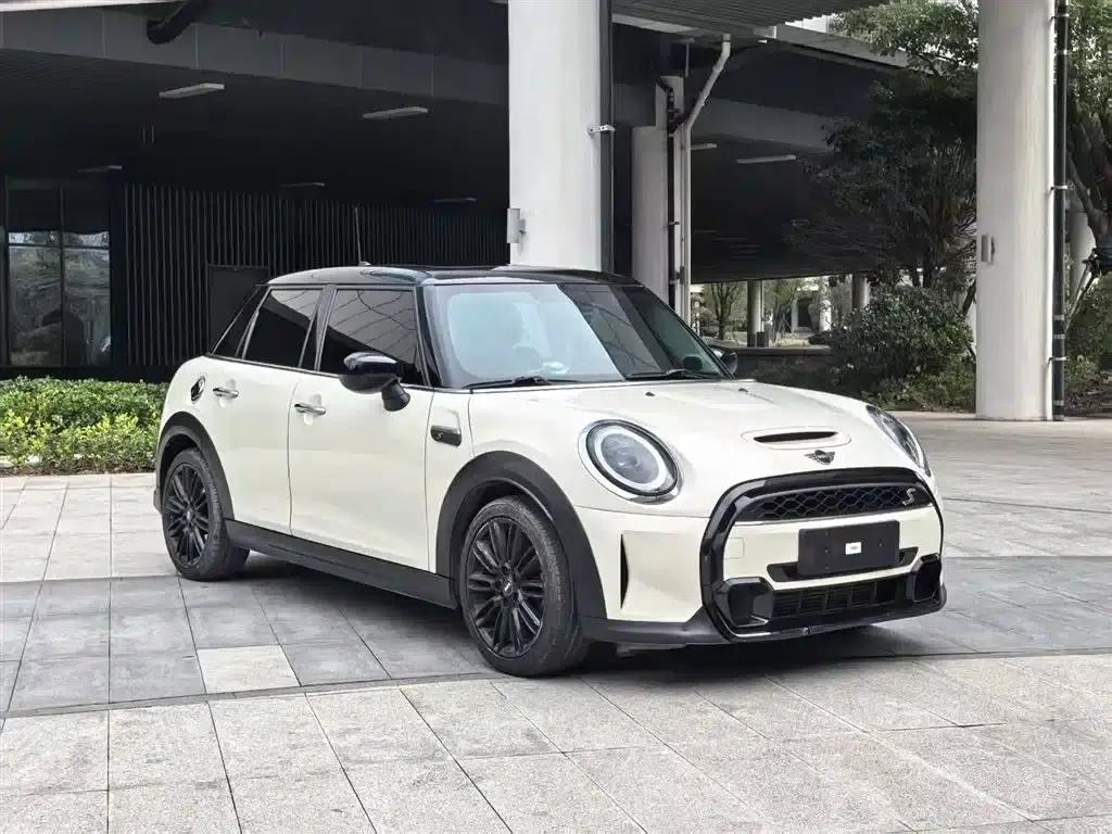 2022 MINI 2.0T COOPER S Classic 5-Door Version — миниатюра 21