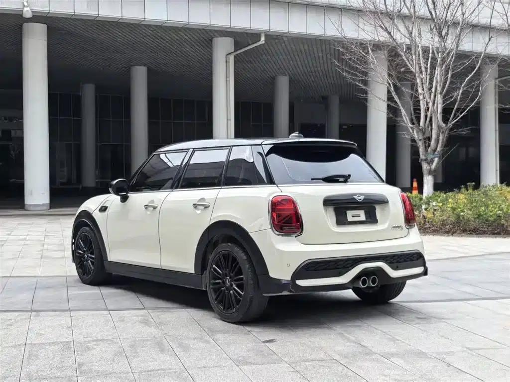 2022 MINI 2.0T COOPER S Classic 5-Door Version — миниатюра 23