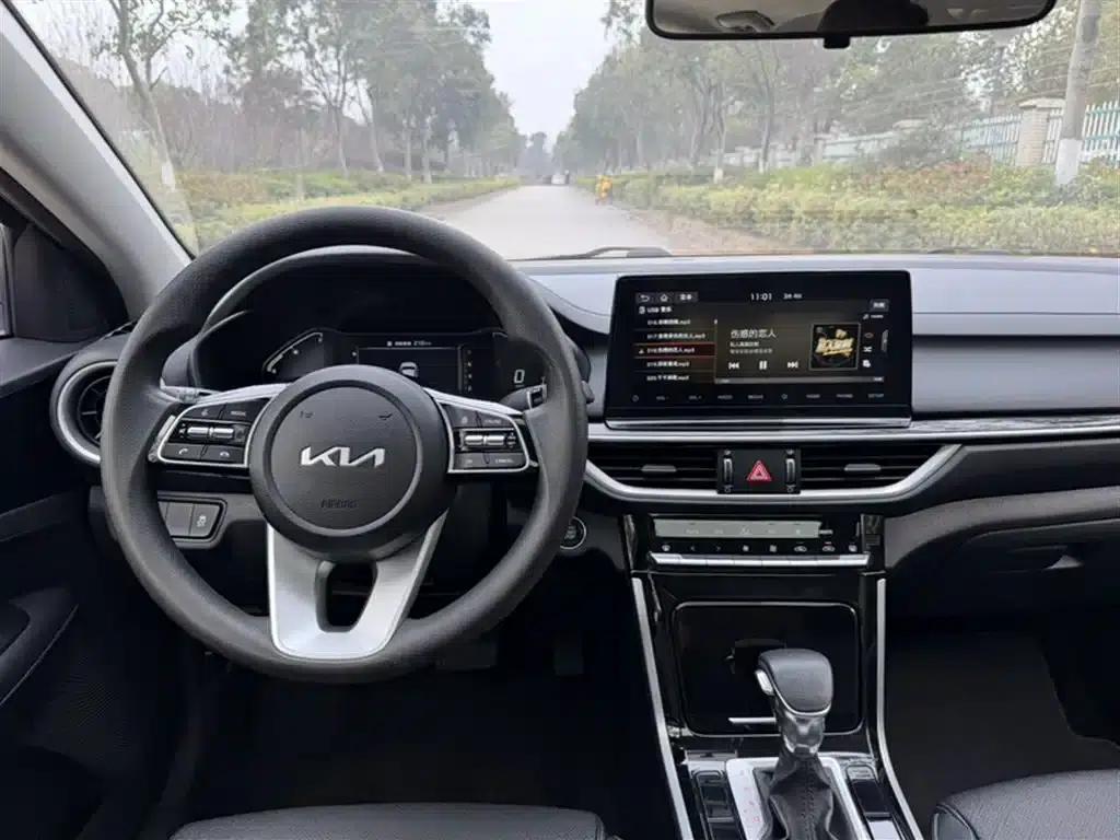 Kia K3 2021 Facelift 1.5L CVT Fashion Edition — миниатюра 11