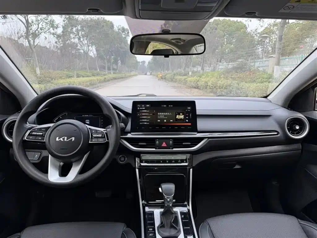 Kia K3 2021 Facelift 1.5L CVT Fashion Edition — миниатюра 15