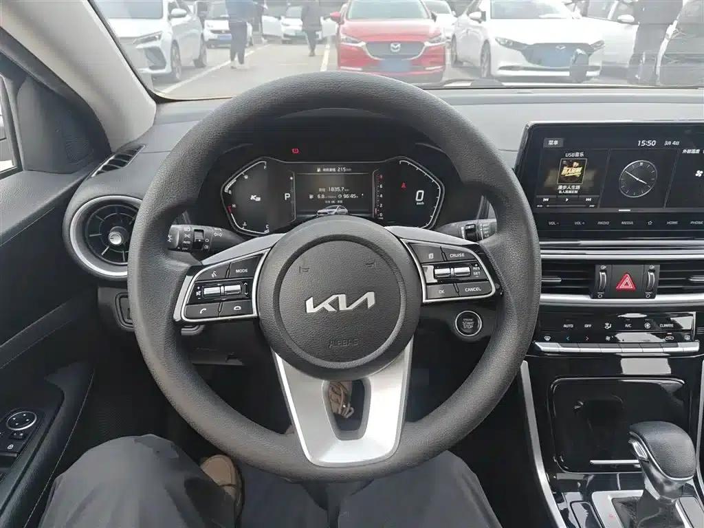 Kia K3 2021 Facelift 1.5L CVT Fashion Edition — миниатюра 3