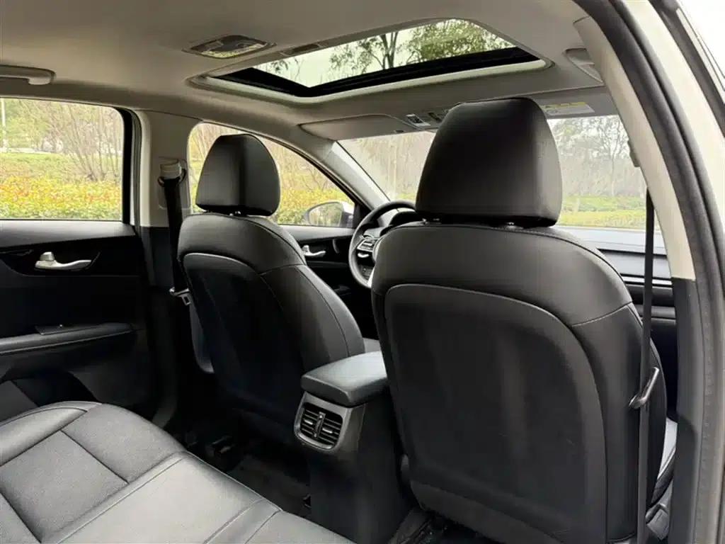 Kia K3 2021 Facelift 1.5L CVT Fashion Edition — миниатюра 21