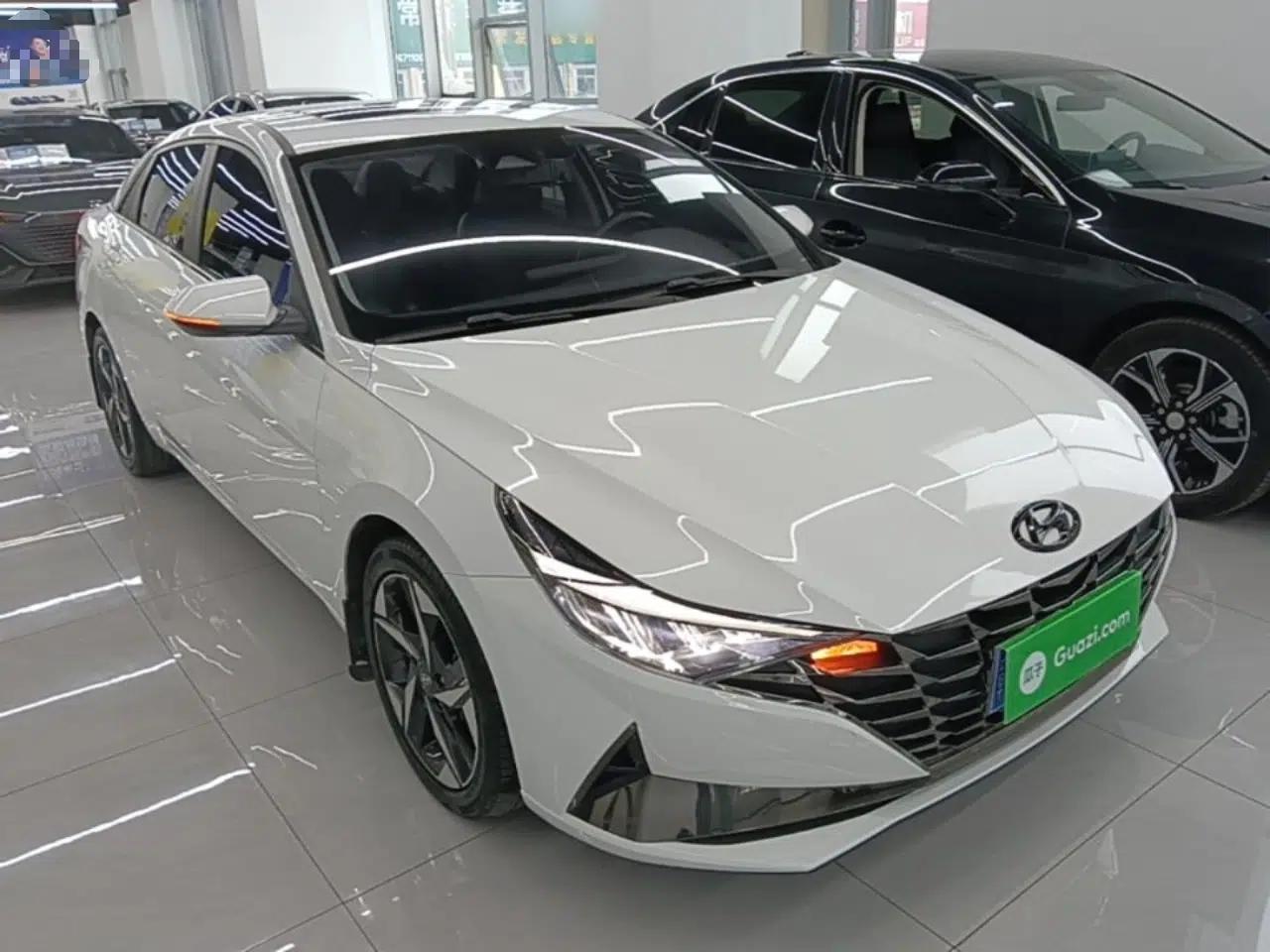 Hyundai Elantra 2021 1.5L CVT LUX Prestige Edition — миниатюра 3