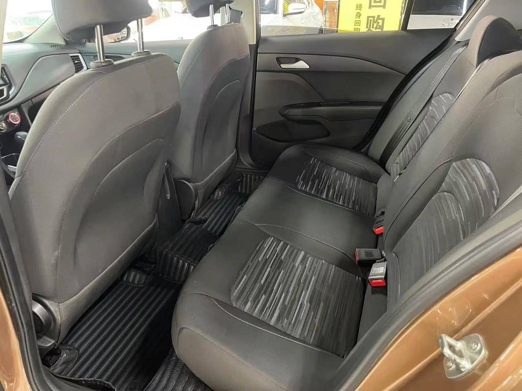 Chevrolet Cavalier 2016 1.5L Automatic Enjoyment Edition — миниатюра 14