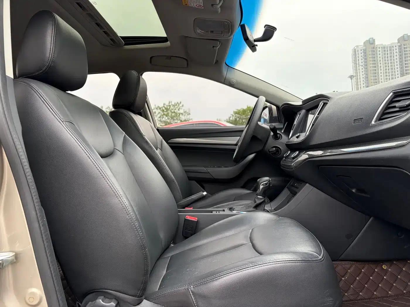 Roewe 360 2015 1.5L Automatic Deluxe Edition — миниатюра 12