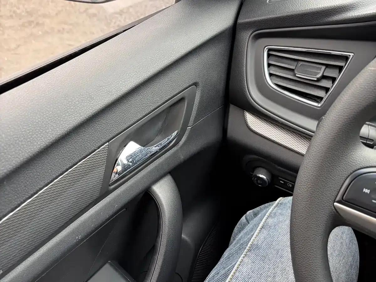 Roewe 360 2015 1.5L Automatic Deluxe Edition — миниатюра 17