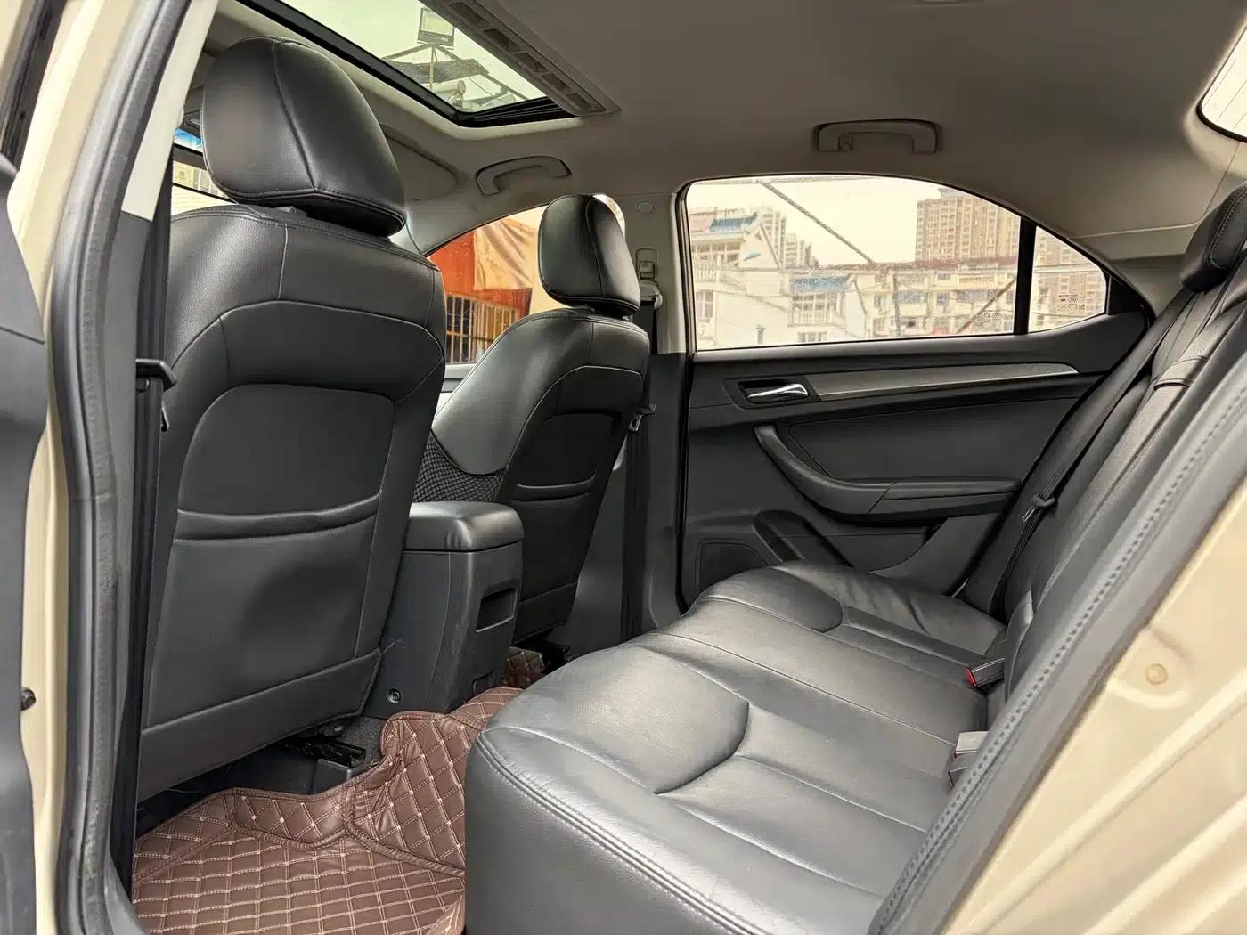Roewe 360 2015 1.5L Automatic Deluxe Edition — миниатюра 8
