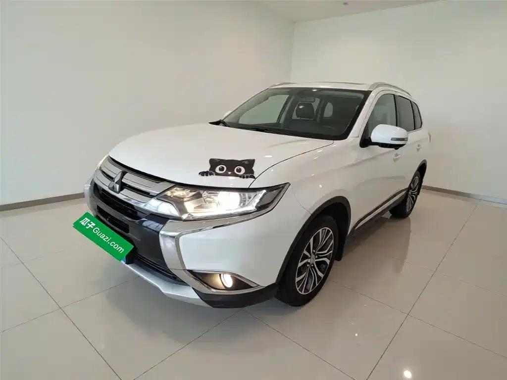 Outlander 2018 2.0L 2WD Glory Edition 5-seater — миниатюра 2