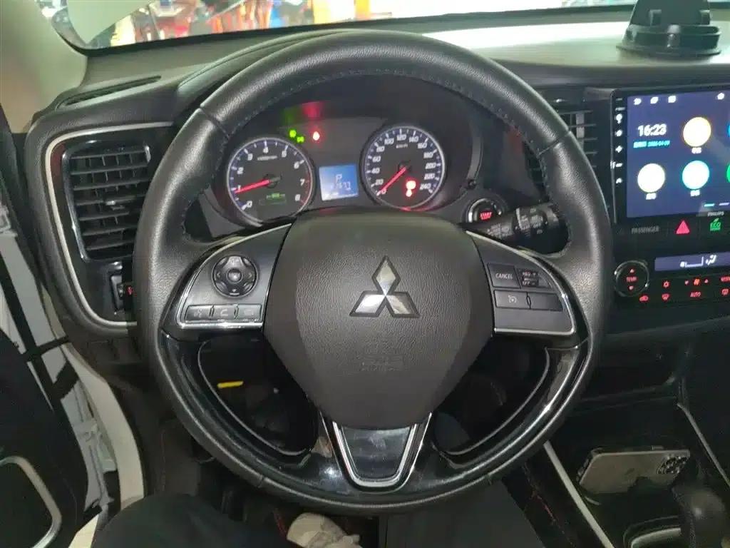 Outlander 2018 2.0L 2WD Glory Edition 5-seater — миниатюра 11