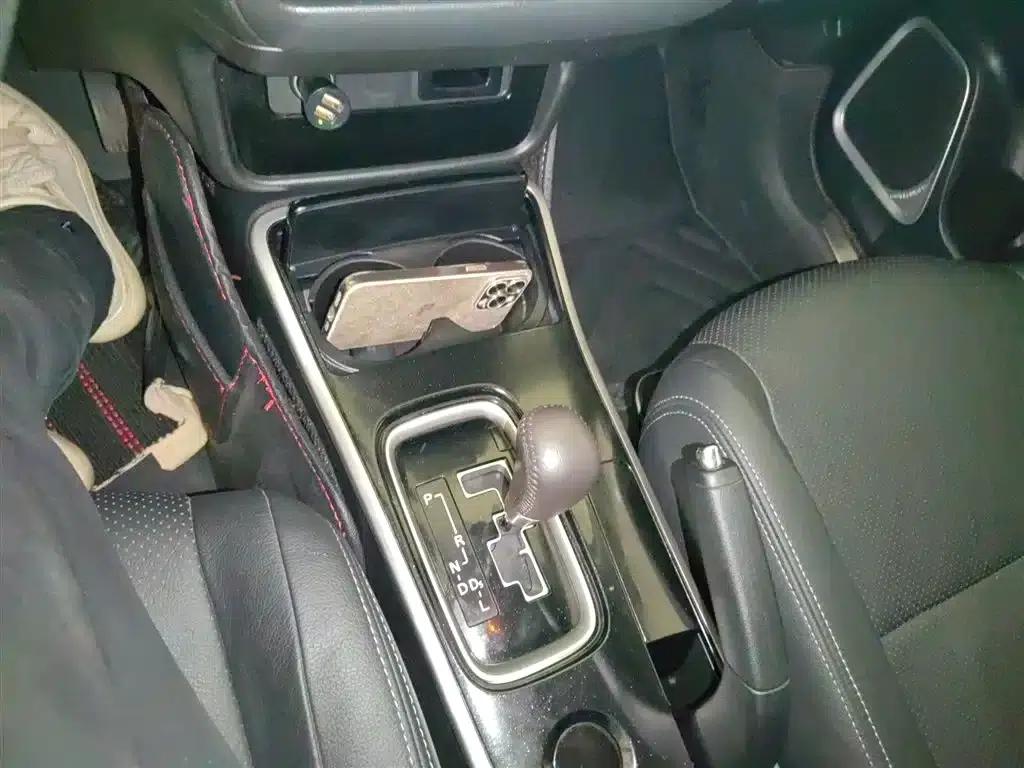 Outlander 2018 2.0L 2WD Glory Edition 5-seater — миниатюра 14