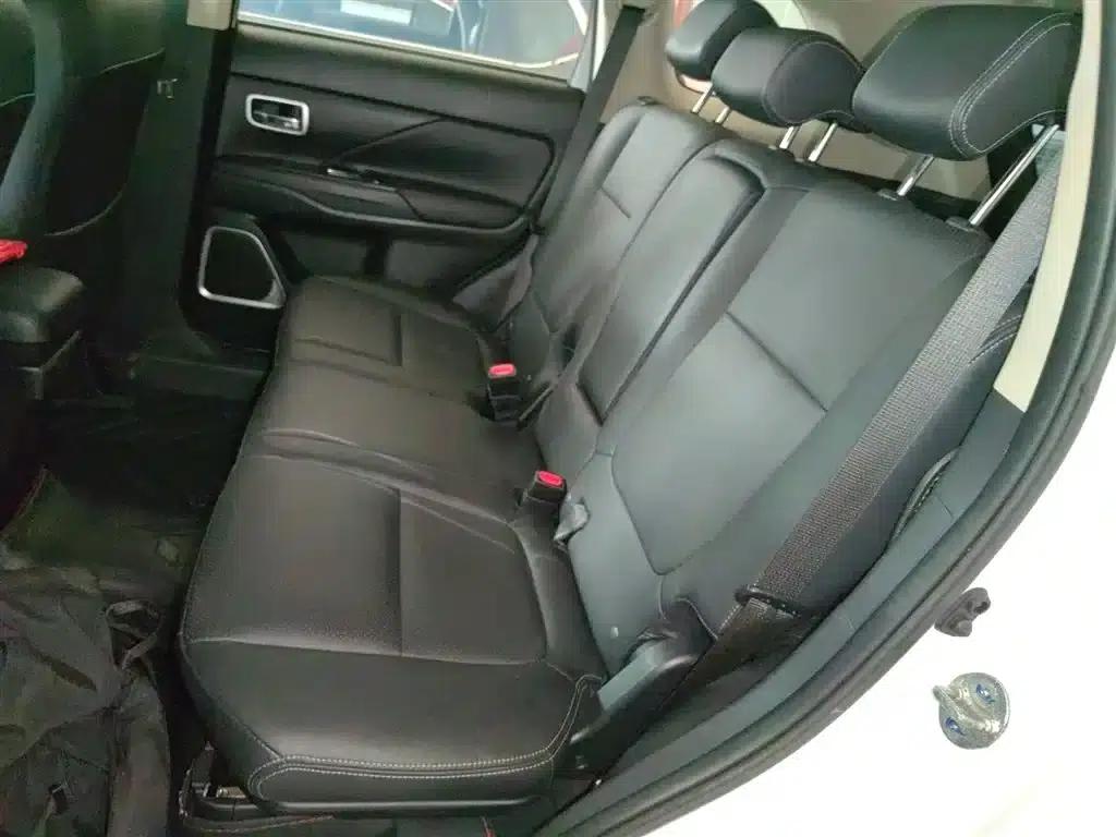 Outlander 2018 2.0L 2WD Glory Edition 5-seater — миниатюра 17