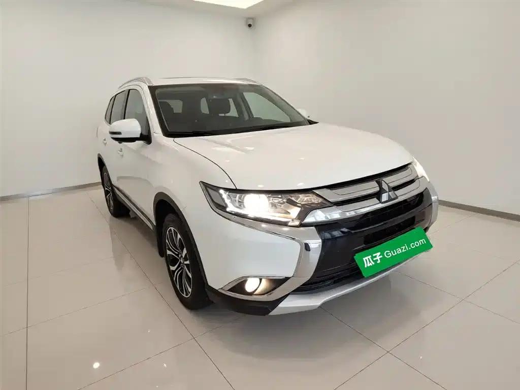 Outlander 2018 2.0L 2WD Glory Edition 5-seater — миниатюра 4