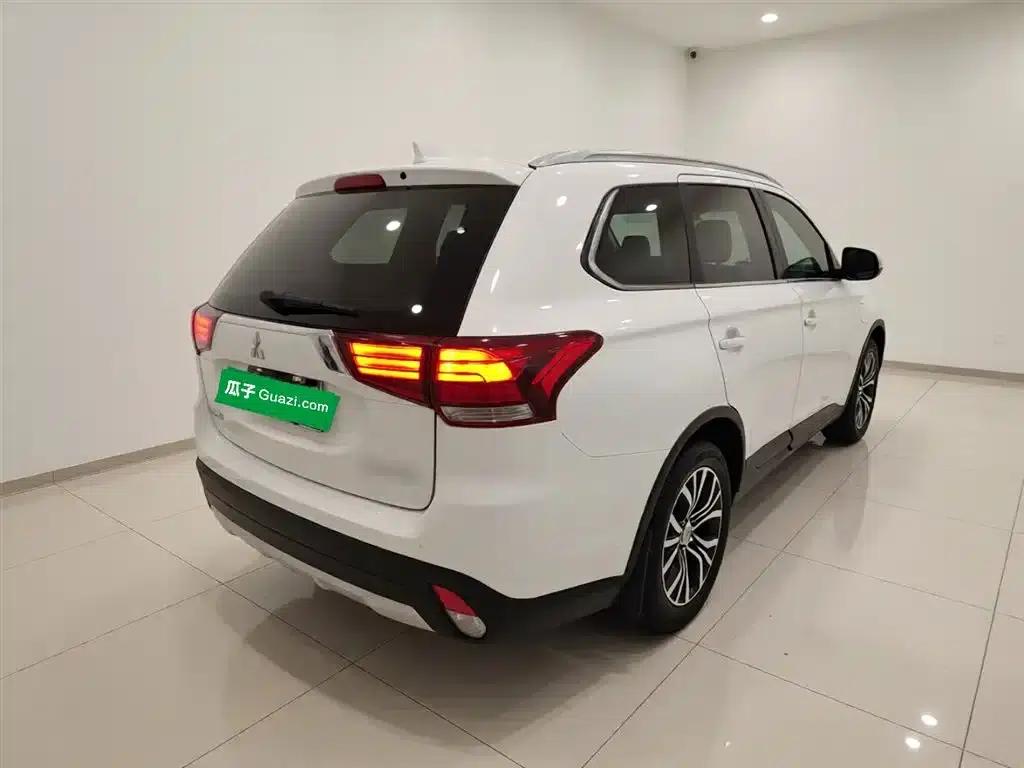 Outlander 2018 2.0L 2WD Glory Edition 5-seater — миниатюра 7