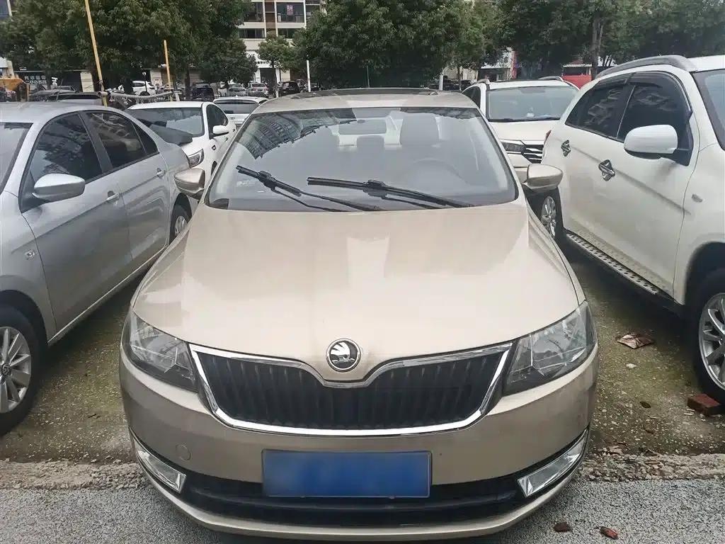 Rapid 2015 1.6L Automatic Smart Selection Model — миниатюра 3