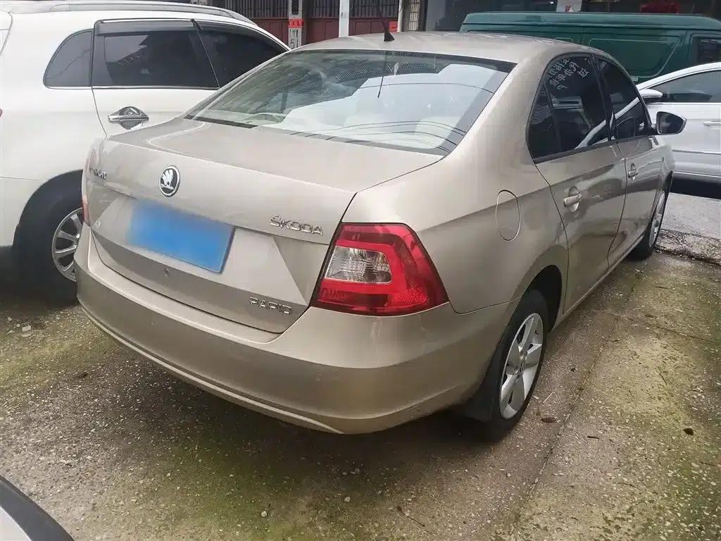 Rapid 2015 1.6L Automatic Smart Selection Model — миниатюра 7