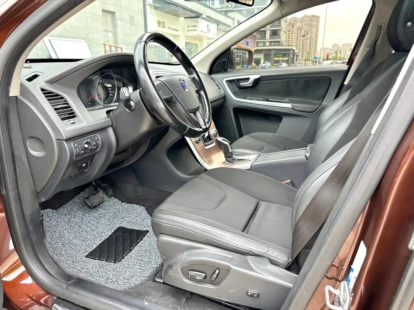 2015 Volvo XC60 T5 Smart Edition — миниатюра 4