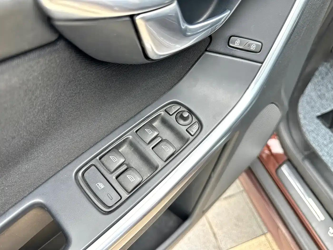 2015 Volvo XC60 T5 Smart Edition — миниатюра 10
