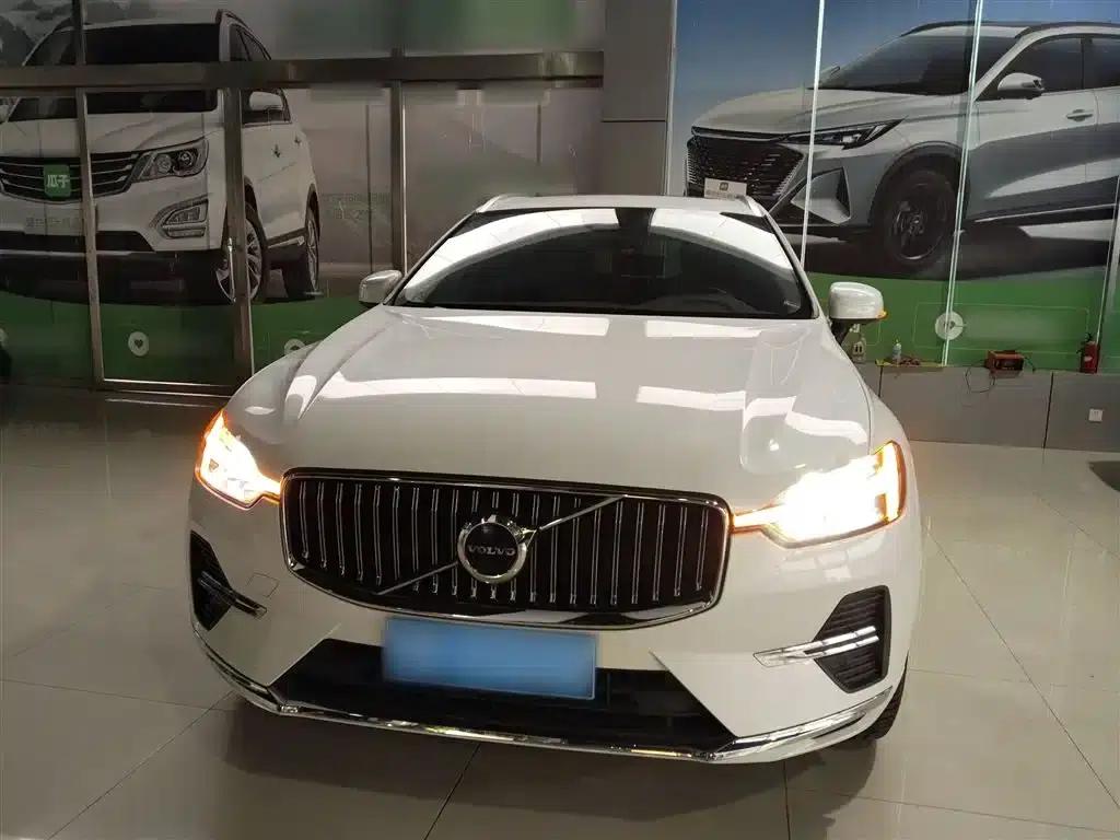2022 Volvo XC60 B5 AWD Inscription Luxury Edition — миниатюра 3