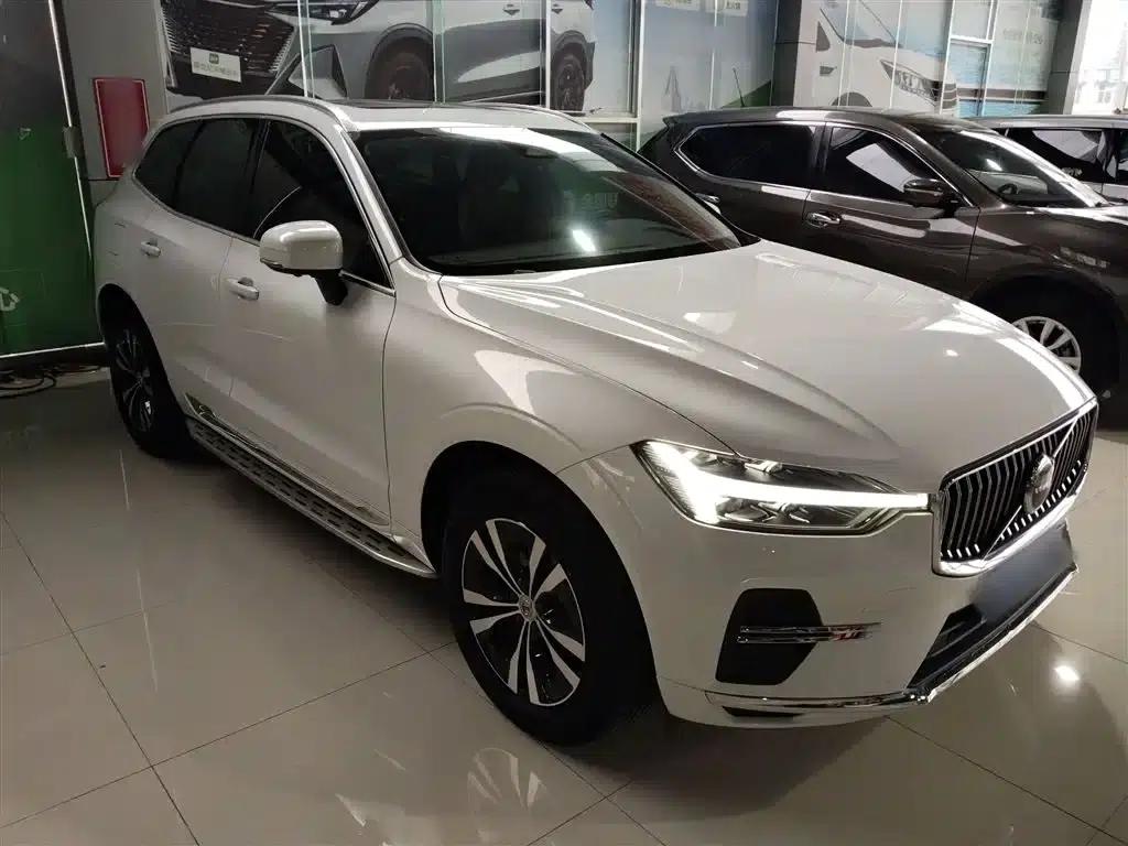 2022 Volvo XC60 B5 AWD Inscription Luxury Edition — миниатюра 4