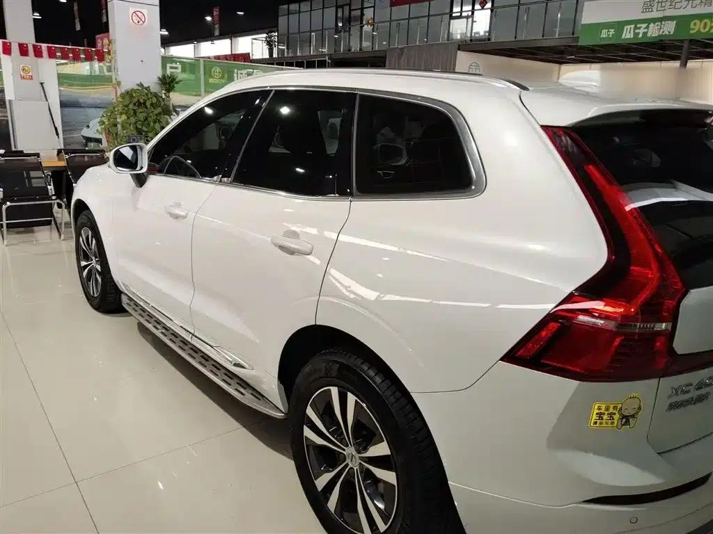 2022 Volvo XC60 B5 AWD Inscription Luxury Edition — миниатюра 5