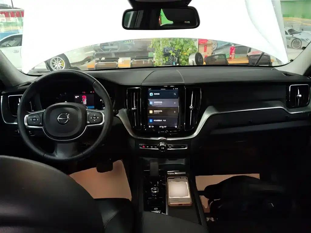 2022 Volvo XC60 B5 AWD Inscription Luxury Edition — миниатюра 10