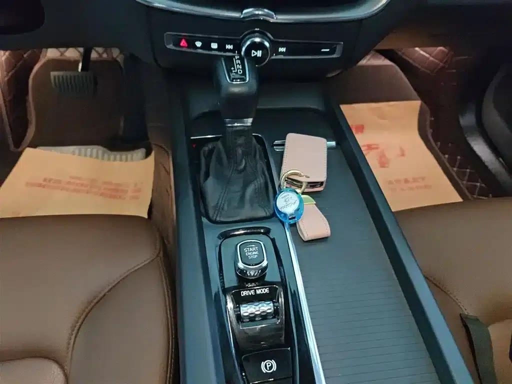 2021 Volvo XC60 T5 AWD Inscription Luxury Edition — миниатюра 14