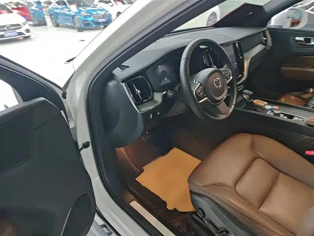2021 Volvo XC60 T5 AWD Inscription Luxury Edition — миниатюра 16