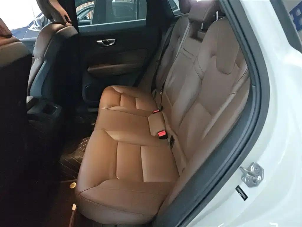2021 Volvo XC60 T5 AWD Inscription Luxury Edition — миниатюра 17