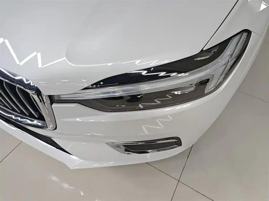 2021 Volvo XC60 T5 AWD Inscription Luxury Edition — миниатюра 24
