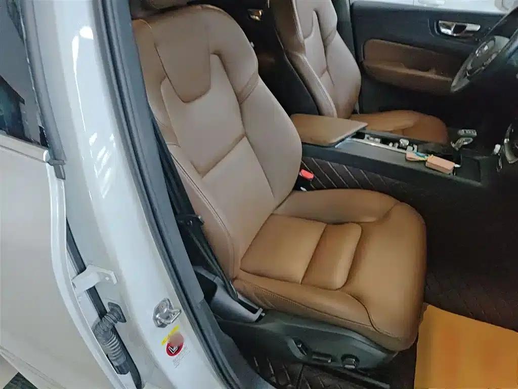 2021 Volvo XC60 T5 AWD Inscription Luxury Edition — миниатюра 25