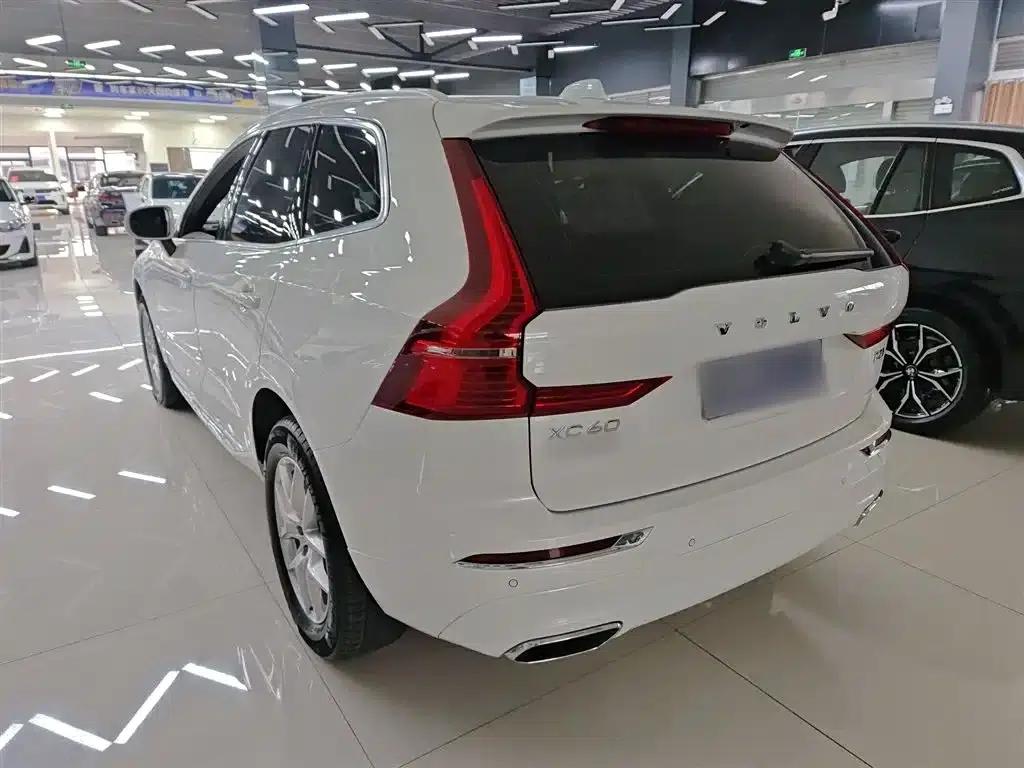 2021 Volvo XC60 T5 AWD Inscription Luxury Edition — миниатюра 5