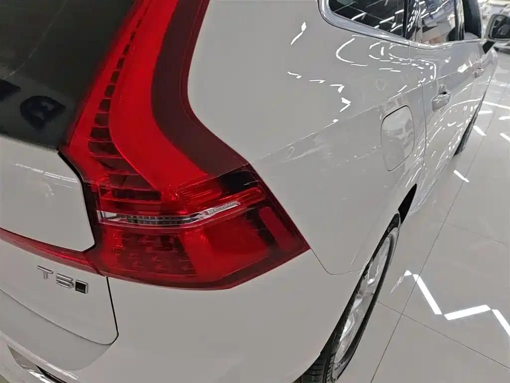 2021 Volvo XC60 T5 AWD Inscription Luxury Edition — миниатюра 8