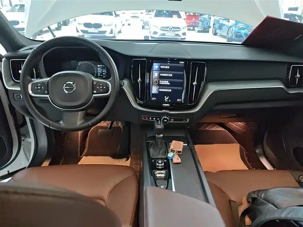 2021 Volvo XC60 T5 AWD Inscription Luxury Edition — миниатюра 10