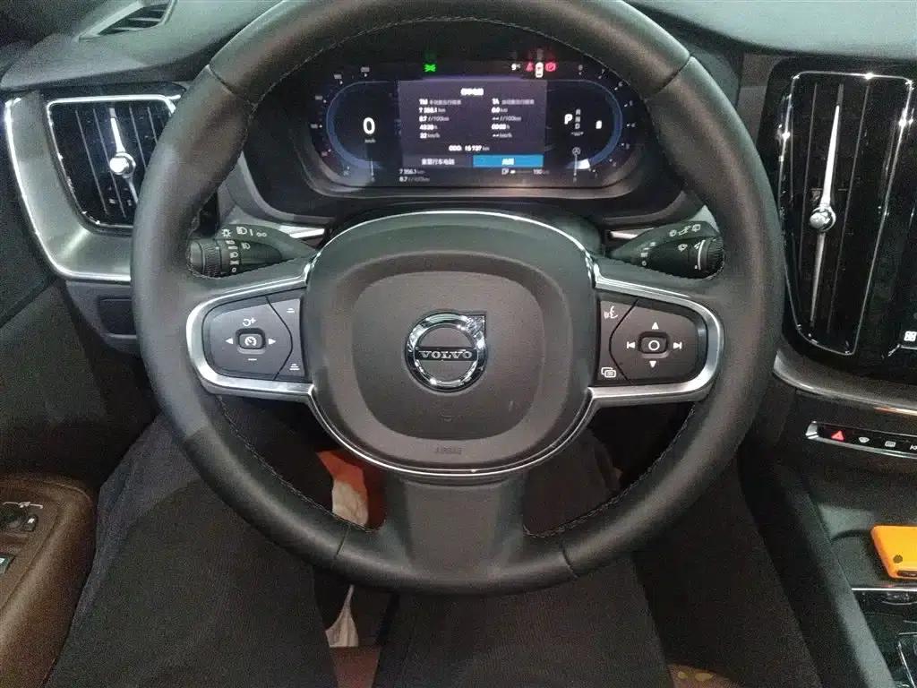 2024 Volvo XC60 B5 AWD Inscription Luxury Edition — миниатюра 7