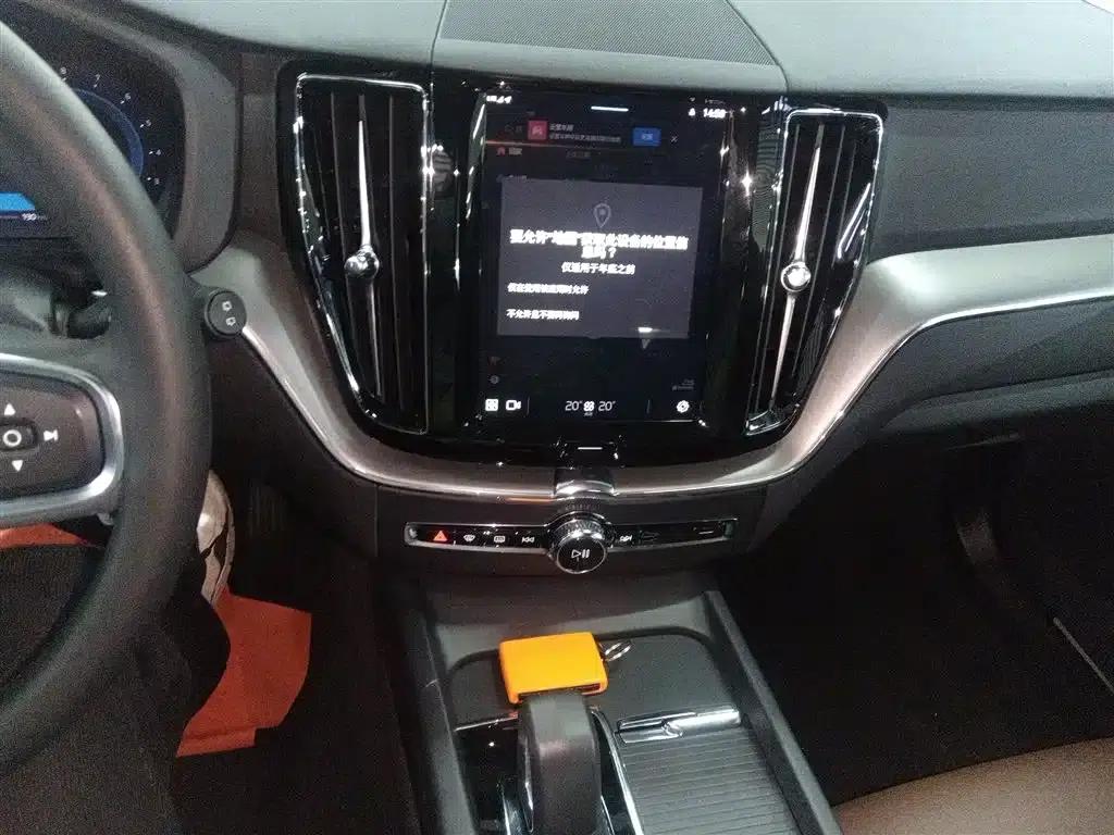 2024 Volvo XC60 B5 AWD Inscription Luxury Edition — миниатюра 9