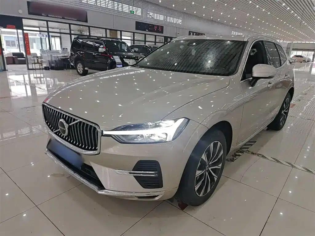 2023 Volvo XC60 B5 AWD Inscription Luxury Edition — миниатюра 1
