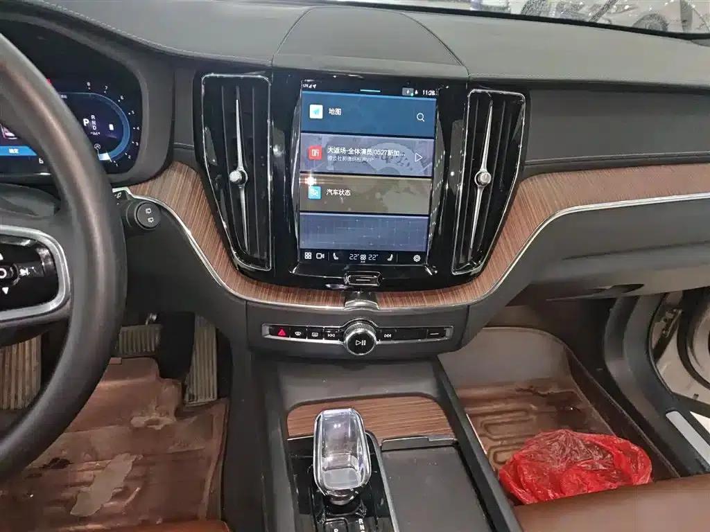 2023 Volvo XC60 B5 AWD Inscription Luxury Edition — миниатюра 13
