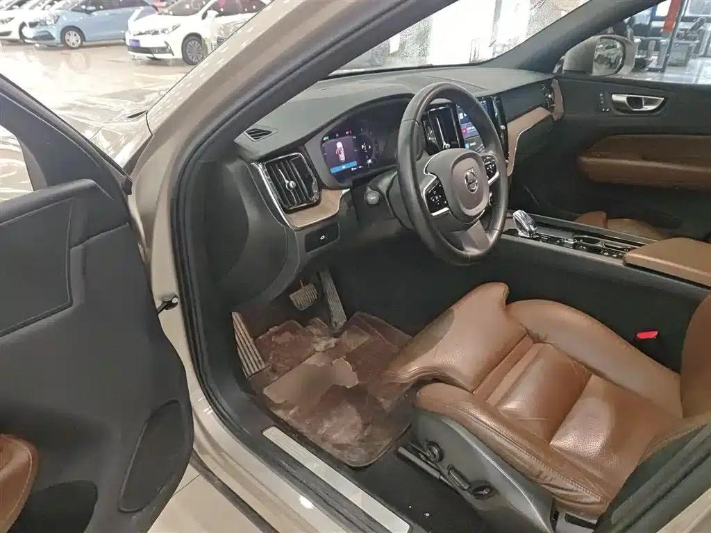 2023 Volvo XC60 B5 AWD Inscription Luxury Edition — миниатюра 16