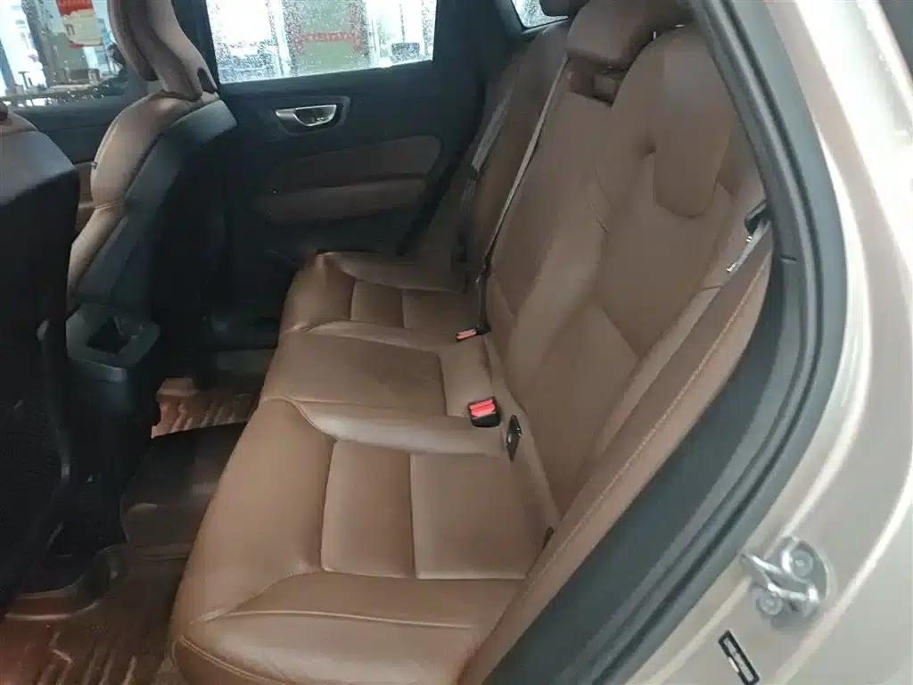 2023 Volvo XC60 B5 AWD Inscription Luxury Edition — миниатюра 17