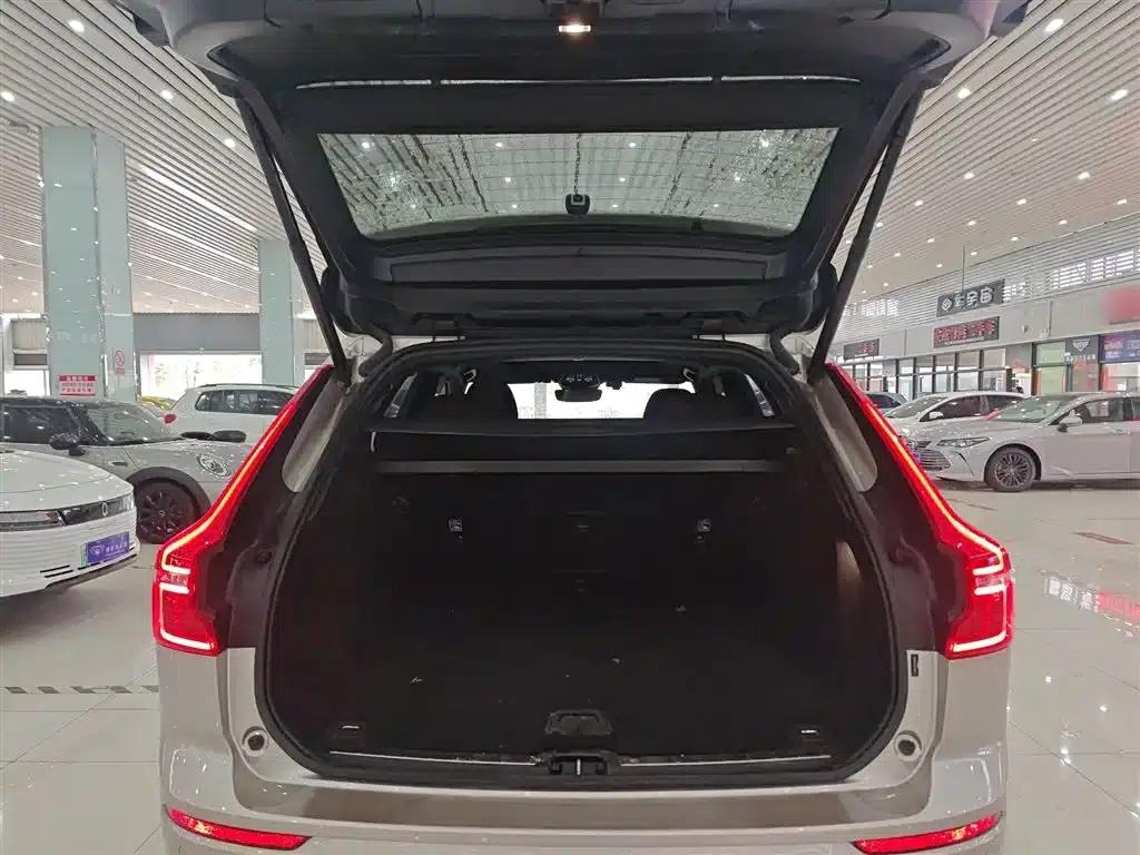 2023 Volvo XC60 B5 AWD Inscription Luxury Edition — миниатюра 19