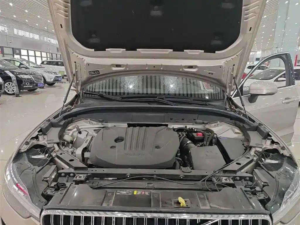 2023 Volvo XC60 B5 AWD Inscription Luxury Edition — миниатюра 20