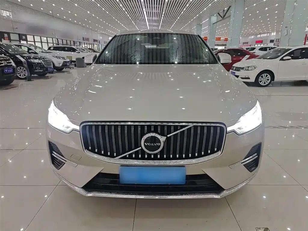 2023 Volvo XC60 B5 AWD Inscription Luxury Edition — миниатюра 3