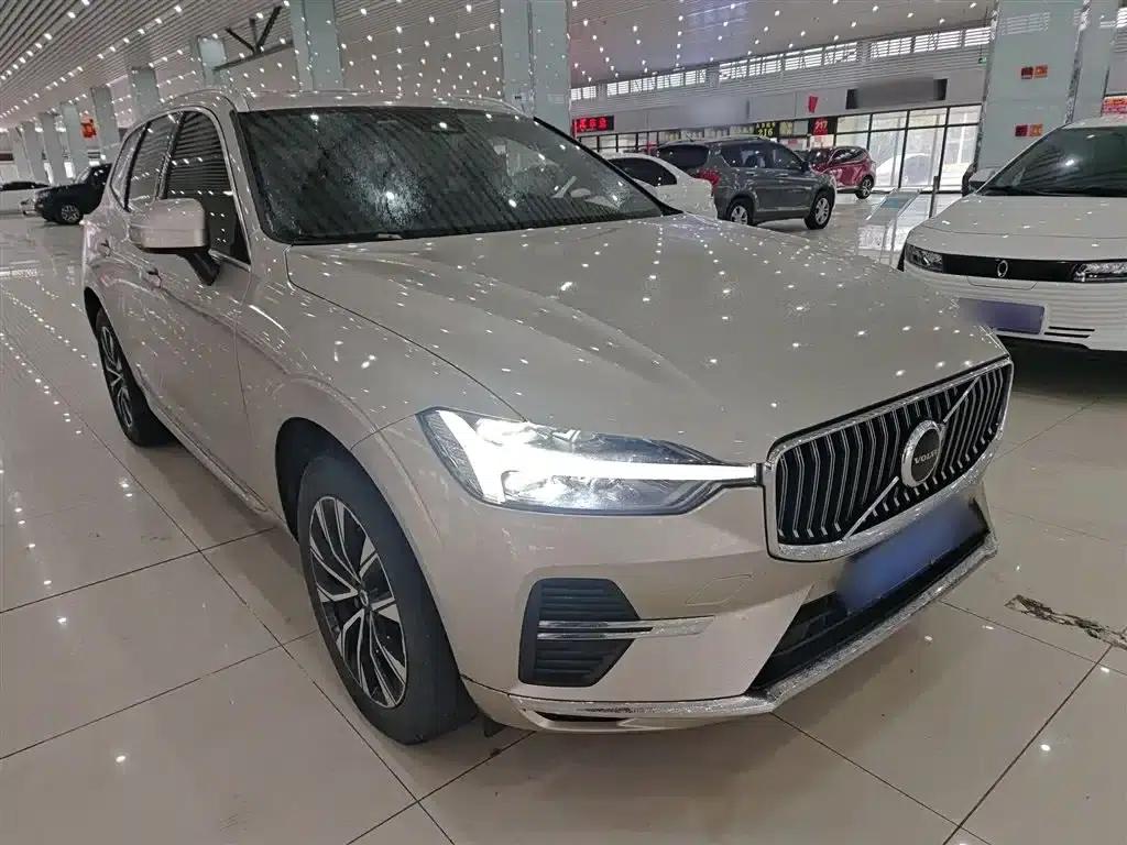 2023 Volvo XC60 B5 AWD Inscription Luxury Edition — миниатюра 4