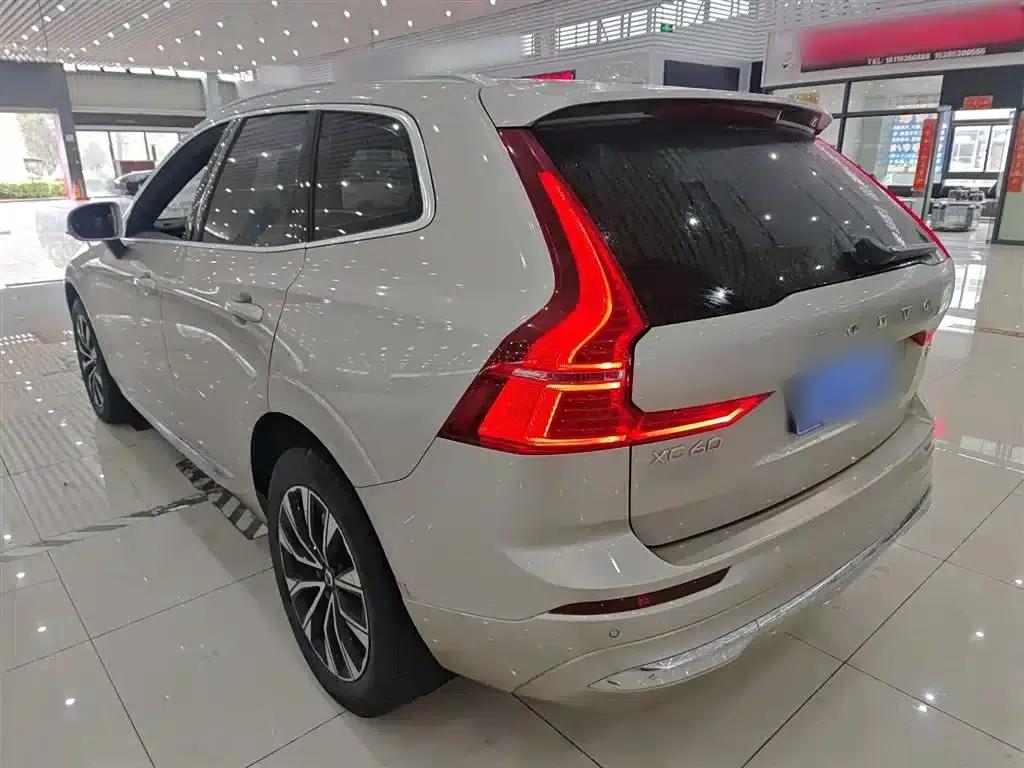 2023 Volvo XC60 B5 AWD Inscription Luxury Edition — миниатюра 5
